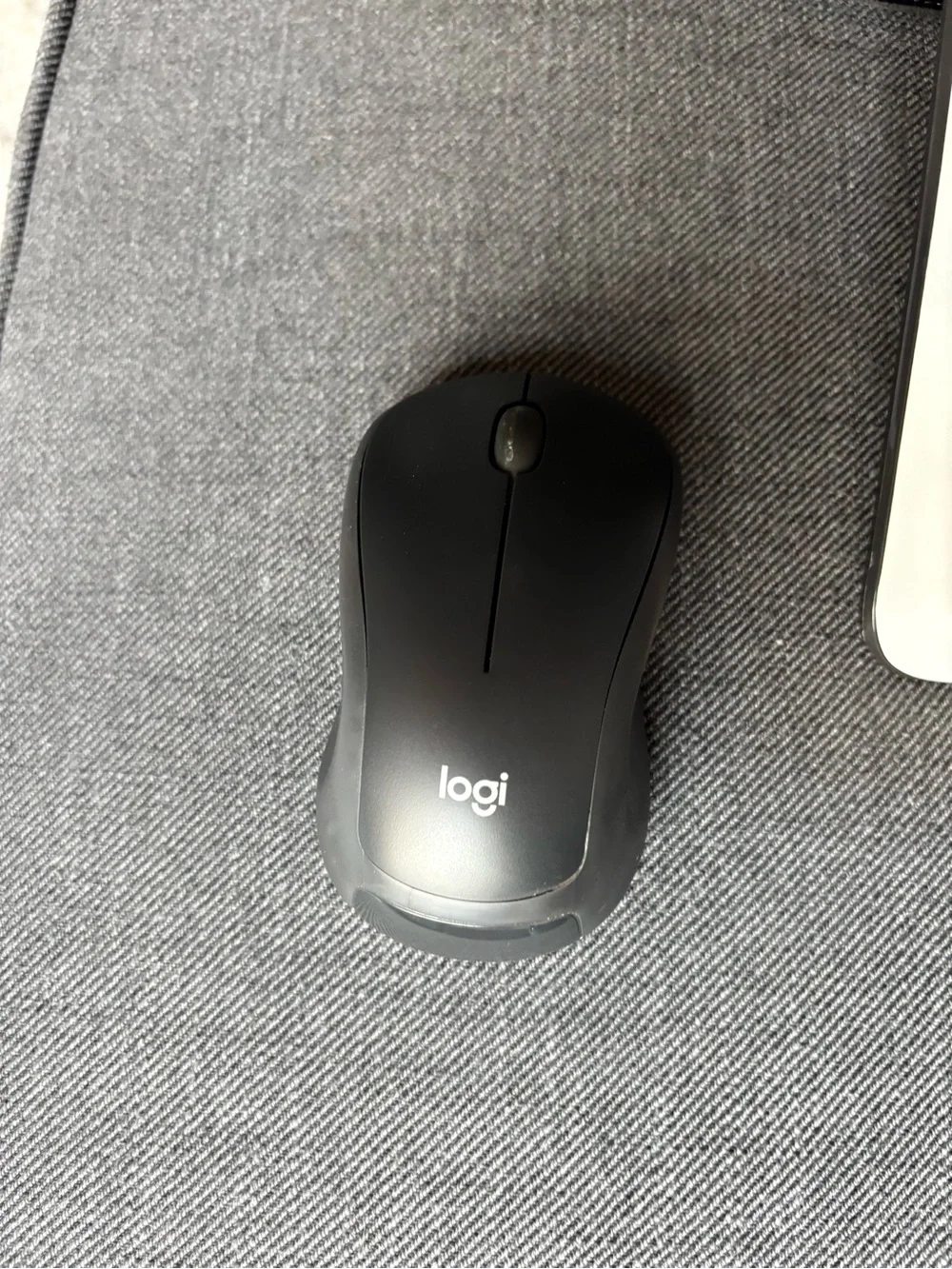 Wireless Keyboard with Mouse and Desktop Mat.